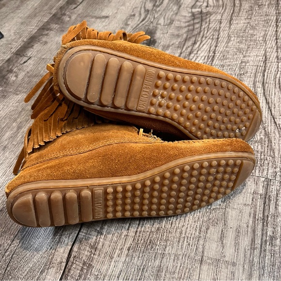 MINNETONKA WOMENS TRAMPER ANKLE HI BOOT size 8 - Picture 4 of 5